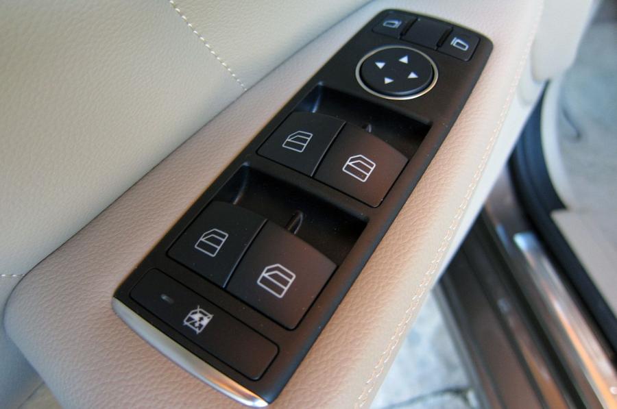  Mercedes-Benz CLS550 2012 года  (фото 95 из 121)